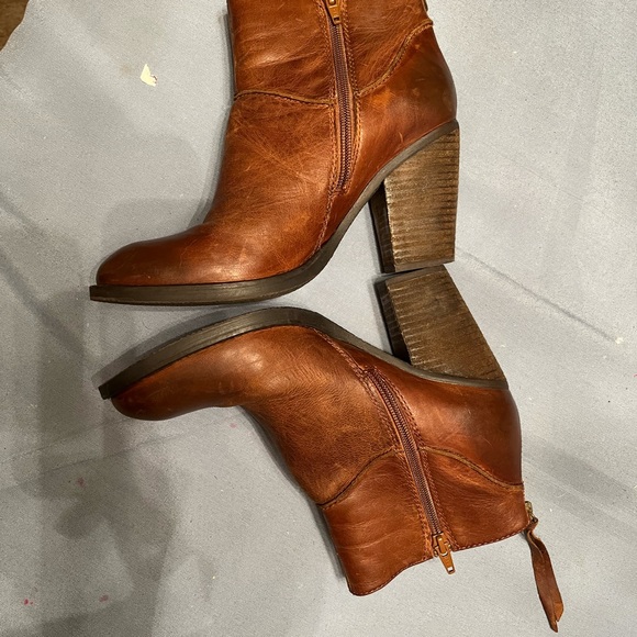 Steve Madden Radioo Leather Bootie - Picture 2 of 7